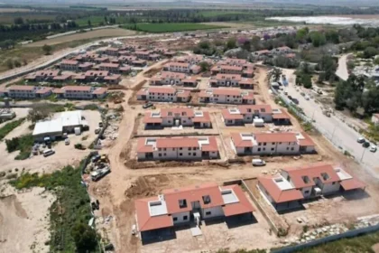 Survey finds fewer than 25 of Gaza border residents feel safe 40 dont trust state